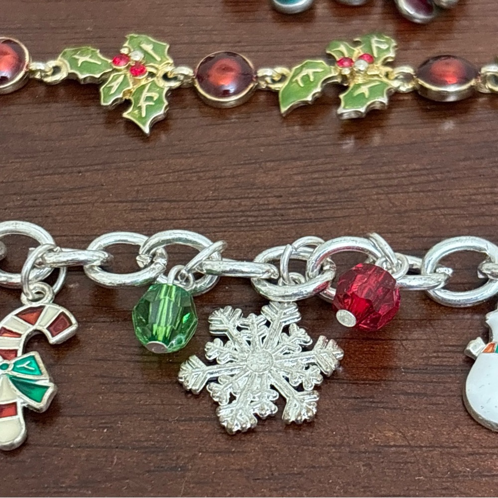 Lot Of Christmas Jewelry Bracelets Earrings And A Brooch Vintage To Modern - Picture 7 of 11